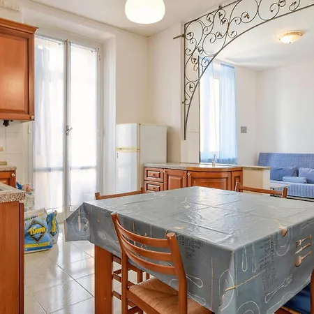 1 Bedroom Stunning In سافونا