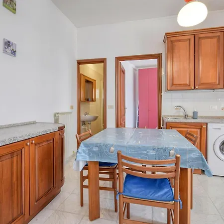 1 Bedroom Stunning In サヴォーナ